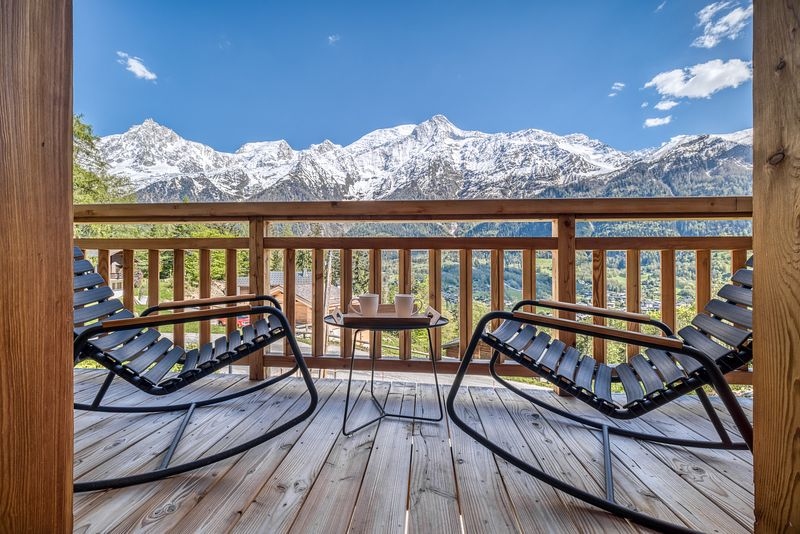 Terrasse chalet bois avec vue sur le Mont Blanc
