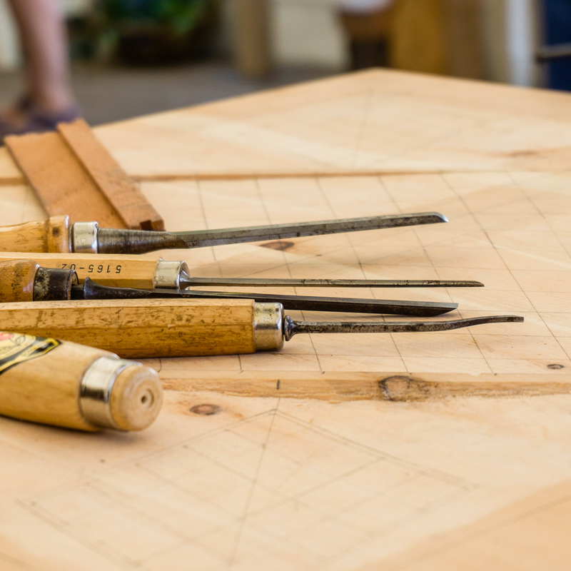 Photo d'outils pour travailler le bois.