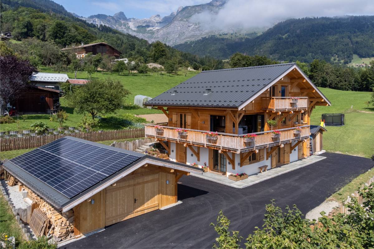 Chalet rénové avec équipement photovoltaïque
