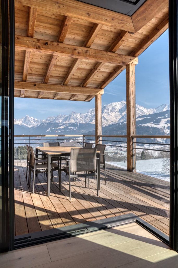 Terrasse chalet bois face au Mont Blanc