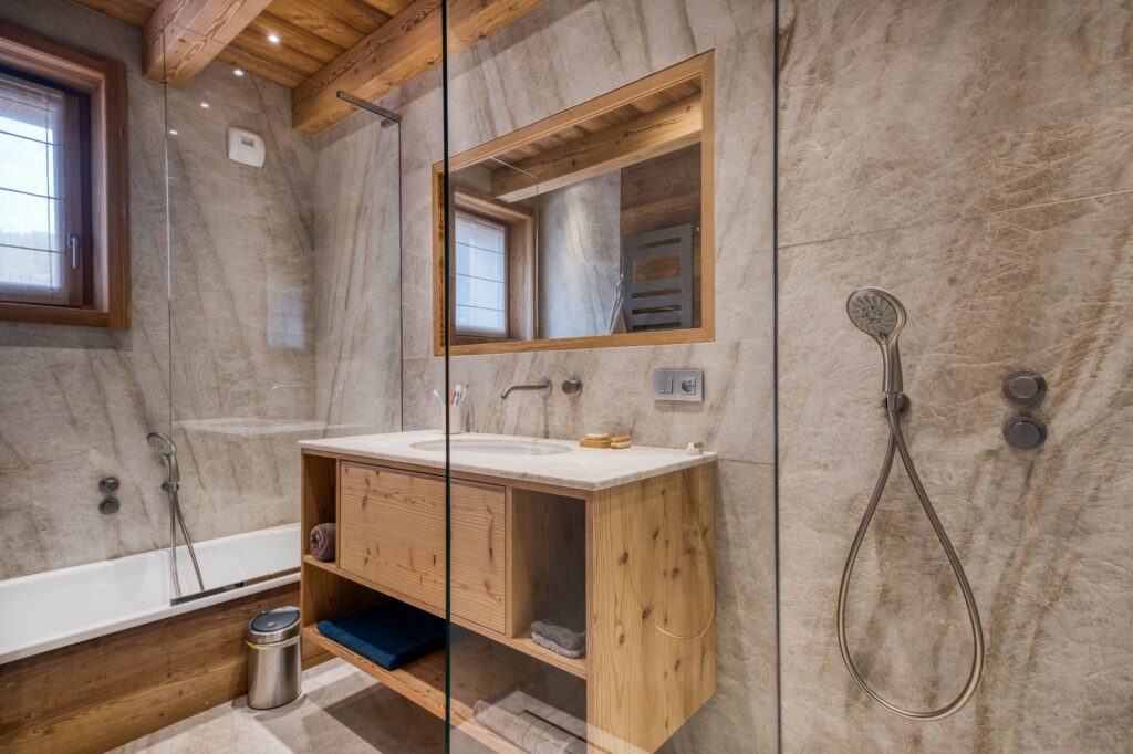 Salle de bain contemporaine chalet