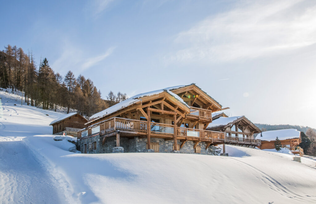 Chalet bois et pierres en Savoie